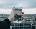 Anda bisa dengan mudah menghapus data aktivitas di Google melalui Hp. (Sumber: Pexels/Valentin Antonucci)