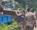 Sejumlah lapak PKL di trotoar dan fasilitas umum kawasan Puri Kembangan CNI, Kembangan, Jakarta Barat, ditertibkan, Kamis, 23 April 2026. (Sumber: Dok. Istimewa)