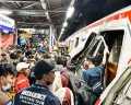 Situasi setelah tabrakan KA Argo Bromo Anggrek dengan KRL Commuter Line. (Sumber: Instagram/@keretaapikita)