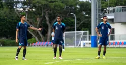 Para pemain Timnas Singapura berlatih jelang laga pertama mereka di Piala AFF 2024 menghadapi Kamboja. (Sumber: X @FASingapore)