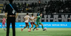 Persebaya Surabaya mengamankan posisi puncak klasemen Liga 1 2024-25 setelah menggasak Borneo FC. (Sumber: persebaya.id)