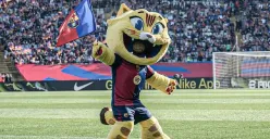 CAT, maskot baru Barcelona yang dirilis pada 30 November lalu. (Sumber: Instagram/@espn)