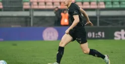 Jay Idzes masuk incaran klub liga Italia yang main di Liga Italia berkat penampilan apiknya bersama Venezia. (Sumber: X/ Indostranfer)