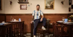 Lionel Messi mengenakan jersey terbaru edisi khusus yang diluncurkan AFA.  (Sumber: afa.com.ar)