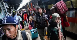 KAI beri diskon tiket mudik Lebaran 2026 sebesar 30 persen. (Sumber: Poskota/Bilal Nugraha Ginanjar)