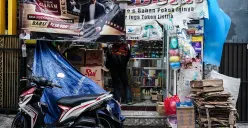 Ilustrasi suasana warung kelontong di Jakarta. (Sumber: Poskota/Bilal Nugraha Ginanjar)