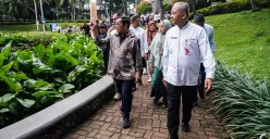 Gubernur DKI Jakarta, Pramono Anung, meninjau langsung kesiapan Taman Ayodia di Kebayoran Baru, Jakarta Selatan, Jum'at, 11 April 2025. (Sumber: Poskota/Bilal Nugraha Ginanjar)