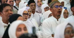 Para calon jemaah haji Indonesia saat mengikuti bimbingan Manasik Haji Nasional di Asrama Haji Pondok Gede, Jakarta, Sabtu, 19 April 2025. (Sumber: Poskota/Bilal Nugraha Ginanjar)