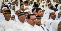 Para calon jemaah haji Indonesia saat mengikuti bimbingan Manasik Haji Nasional di Asrama Haji Pondok Gede, Jakarta, Sabtu, 19 April 2025. (Sumber: Poskota/Bilal Nugraha Ginanjar)