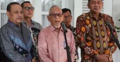 Ketua Pelaksana Lebaran Betawi 2025, Makmun Amin berbicara di hadapan awak media di Balai Kota, Jakarta Pusat, Senin, 21 April 2025. (Sumber: Dok. Pemprov Jakarta)