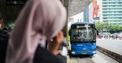 Ilustrasi angkutan umum Transjakarta. (Sumber: Poskota/Bilal Nugraha Ginanjar)