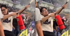 Momen suporter menyemprotkan APAR ke udara meski tidak sedang terjadi kebakaran. (Sumber: Tangkap Layar Instagram/@jabodetabek24info)