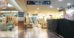 Suasana Mangga Dua Square memperlihatkan beberapa pedagang masih berjualan, Selasa, 29 April 2025. (Sumber: Poskota/Nurpini Aulia Rapika)