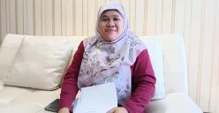 Kepala Bidang Konsumsi dan Keamanan Pangan DKPP Kota Bekasi, Sariyanti, memastikan beras oplosan yang beredar di pasaran masih layak dikonsumsi. (Sumber: POSKOTA | Foto: Nurpini Aulia Rapika)