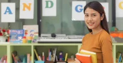 Ilustrasi guru PPG bahasa Inggris. (Sumber: Freepik/tirachard)