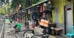 Situasi lokasi sementara Pasar Barito, Kebayoran Baru, Jakarta Selatan, Sabtu, 2 Agustus 2025. (Sumber: POSKOTA | Foto: M Tegar Jihad)