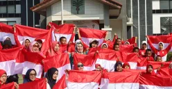 Masyarakat memamerkan bendera Merah Putih untuk sambut HUT RI ke-80 di seluruh Kecamatan Kabupaten Bogor. (Sumber: Dok. Humas Pemkab Bogor)