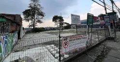 Situasi di lahan kosong, Jalan Lenteng Agung Timur, Lenteng Agung, Jakarta Selatan, yang bakal jadi tempat relokasi pedagang Pasar Barito. (Sumber: POSKOTA | Foto: Pandi Ramedhan)