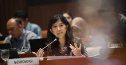 Menteri Komdigi Meutya Hafid, Kabar pembatasan WhatsApp Call hoax! Pemerintah pastikan layanan VoIP tetap aman digunakan. Simak penjelasan resmi Menkominfo terbaru 2025. (Sumber: Dok/komdigi.go.id)