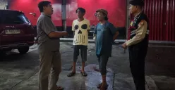 Polisi memberikan sosialisasi kepada petugas parkir di Jalan Margonda, Kelurahan Kemiri Muka, Kecamatan Beji, Kota Depok. (Sumber: Dok. Humas Polsek Beji)