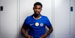 Jorrel Hato direkrut Chelsea dari Ajax dengan harga fantastis. (Sumber: chelseafc.com)