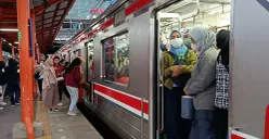 Suasana di Stasiun Bekasi pada Senin, 4 Agustus 2025. (Sumber: POSKOTA | Foto: Nurpini Aulia Rapika)