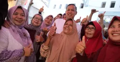 Wali Kota Bekasi, Tri Adhianto, meresmikan Rutilahu di Kelurahan Jatimurni, Kecamatan Pondok Melati, Minggu 3 Agustus 2025. Ia menyatakan Pemkot Bekasi menyiapkan anggaran Rp100 juta per RW untuk kesejahteraan warga. (Sumber: Pemkot Bekasi)
