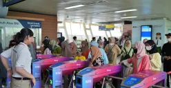 Suasana LRT Jabodebek, selama bulan Juli 2025 KAI melayani 2,7 juta penumpang LRT. (Sumber: Dok. LRT Jabodebek)