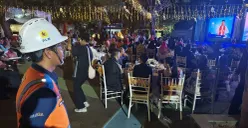 Petugas PLN siaga langsung di Lokasi Acara Malam Final Abang None Kepulauan Seribu guna memastikan keandalan layanan kelistrikan. (Sumber: Dok. PLN UID Jakarta Raya)