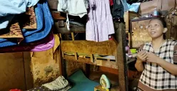 Suasana kontrakan Maryani, 38 tahun, warga asli Pekalongan yang kini menetap di RT 01/RW 08 Kampung Sawah, Kecamatan Bekasi Barat, Selasa, 5 Agustus 2025. (Sumber: Poskota/Nurpini Aulia Rapika)