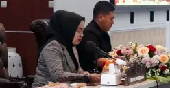 Ketua DPRD Purwakarta, Sri Puji Utami (kiri). (Sumber: Diskominfo Purwakarta)