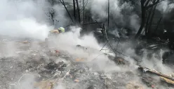 Kebakaran barang bekas nyaris melahap bangunan bedeng di Kelapa Gading, Jakut, Rabu, 5 Agustus 2025. (Sumber: Damkar)