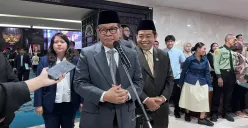 Gubernur Jakarta Pramono Anung menyampaikan alasan penunjukkan Eks Pj Gubernur Jakarta, Teguh Setyabudi, sebagai Komisaris Utama PT Food Station Tjipinang Jaya. (Sumber: Poskota/M. Tegar Jihad)