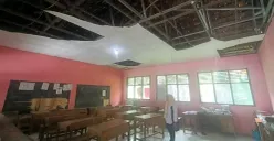 Kondisi ruang kelas SDN Gunungsari 04 Bogor yang atapnya ambruk. (Sumber: Istimewa)