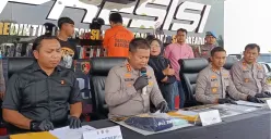 Polres Metro Bekasi Kota menangkap seorang ART di Bekasi Utara dan kekasihnya atas kasus kekerasan seksual berbasis elektronik, Jumat, 8 Agustus 2025. (Sumber: Poskota/Nurpini Aulia Rapika)