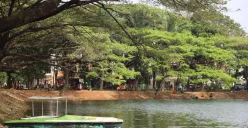 Suasana Dermaga Danau Duta Harapan di Kelurahan Harapan Baru, Kecamatan Bekasi Utara, yang baru diresmikan, Jumat, 8 Agustus 2025. (Sumber: Poskota/Nurpini Aulia Rapika)