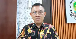 Kepala Disdukcapil Kota Bekasi, Taufiq Rachmat, membantah oknum yang menguras rekening warga Jatisampurna bermodus aplikasi KTP digital palsu dari pegawai Disdukcapil. Jumat, 8 Agustus 2025. (Sumber: Poskota/Nurpini Aulia Rapika)