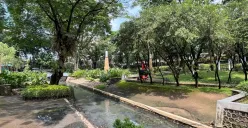 Suasana di Taman Ayodya, yang rencanananya bakal menjadi lokasi Groundbreaking Taman Bendera Pusaka di Kebayoran Baru, Jakarta Selatan, Jumat, 8 Agustus 2025. (Sumber: Poskota/Pandi Ramedhan)