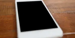 Ilustrasi smartphone blank layar. (Sumber: Freepik/ awesomecontent)