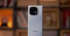 Spesifikasi flagship harga terjangkau! iQOO Z10 Turbo Plus menawarkan layar 144Hz, Dimensity 9400+, dan baterai besar 8.000mAh mulai Rp4,9 juta. Ponsel gaming terbaik 2025 (Sumber: YouTube/WHYLAB)