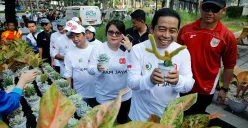 Ketua DPRD Jakarta Khoirudin memeriahkan suasana jalan pagi. Rute Jalan Sehat dimulai dari kantor DPRD DKI dan berakhir di Skinny Dip-Chilax Sudirman, Jakarta Pusat. (Sumber: Dok. Sekretariat DPRD Jakarta)