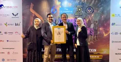 Direktur Utama TelkoMedika Dicky Anfiadi (kedua dari kanan) beserta jajaran saat acara 6th Indonesia Public Relations Summit 2025 di Auditorium Kementerian Pariwisata, Jakarta Pusat (Sumber: Dok. Telkom)
