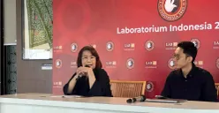 Kepala LAB 45, Jaleswari Pramodhawardani (kiri) saat jumpa pers di Perpustakaan Nasional, Jakarta, Selasa, 12 Agustus 2025. (Sumber: POSKOTA | Foto: Pandi Ramedhan)