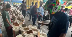 Suasana di Pasar Induk Beras Cipinang, Jakarta Timur, Selasa, 12 Agustus 2025. (Sumber: Poskota/Pandi Ramedhan)