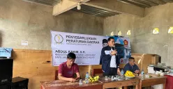 Anggota Komisi IV DPRD Jawa Barat, Abdul Karim saat menggelar sosialisasi Perda Nomor 4 Tahun 2023 tentang Rencana Perlindungan dan Pengelolaan Lingkungan Hidup di SMP Bina Utama kampung Surupan, Cianjur. (Sumber: Dok. Pribadi)