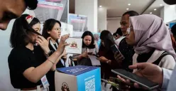 Ilustrasi - Peserta memadati salah satu stan perusahaan dalam ajang Jobfest, yang menghadirkan puluhan perusahaan dan ribuan lowongan kerja di Jakarta. (Sumber: Poskota/Bilal Nugraha Ginanjar)