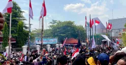 Aksi demonstrasi di Pati, Jawa Tengah, pada Rabu, 13 Agustus 2025. (Sumber: X/@andripst)