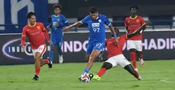Aksi Berguinho dalam laga Persib Bandung vs Manila Digger, babak playoff AFC Asian Champions League Two (ACL 2). (Sumber: persib.co.id)
