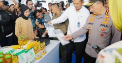 Polri menggelar Gerakan Pangan Murah secara serentak di seluruh Indonesia, di kompleks Bulog Kanwil Jakarta, Kamis, 14 Agustus 2025. (Sumber: Dok. Polri)