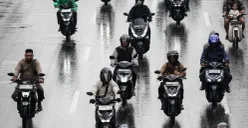 Jakarta diprediksi diguyur hujan pada hari ini. (Sumber: Poskota/Bilal Nugraha Ginanjar)